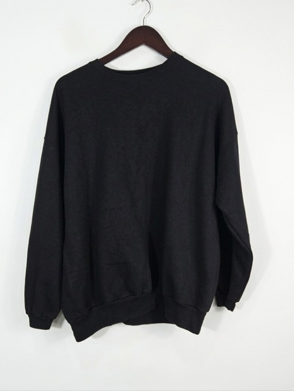 Hanes plan black crew-neck sweatshirt